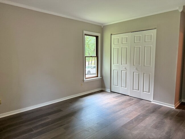 Building Photo - Adorable Recently Renovated 3 Bed 1.5 Bath...