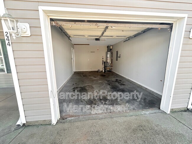 Building Photo - 244 Spring St