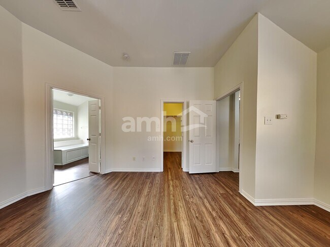 Building Photo - 2814 Cheshire Way