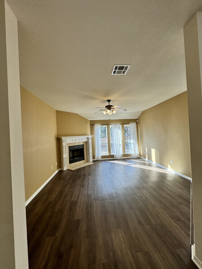 Building Photo - 2041 Rain Dance Loop
