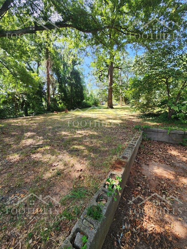 Building Photo - Charming 3-Bed, 2-Bath Home with Screened ...