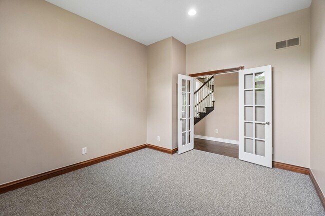 Building Photo - 1819 Brookview Dr