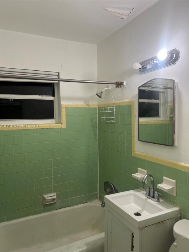 Building Photo - 1931 Jefferson St