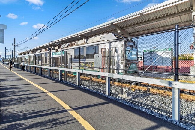 Building Photo - 16 Alston St