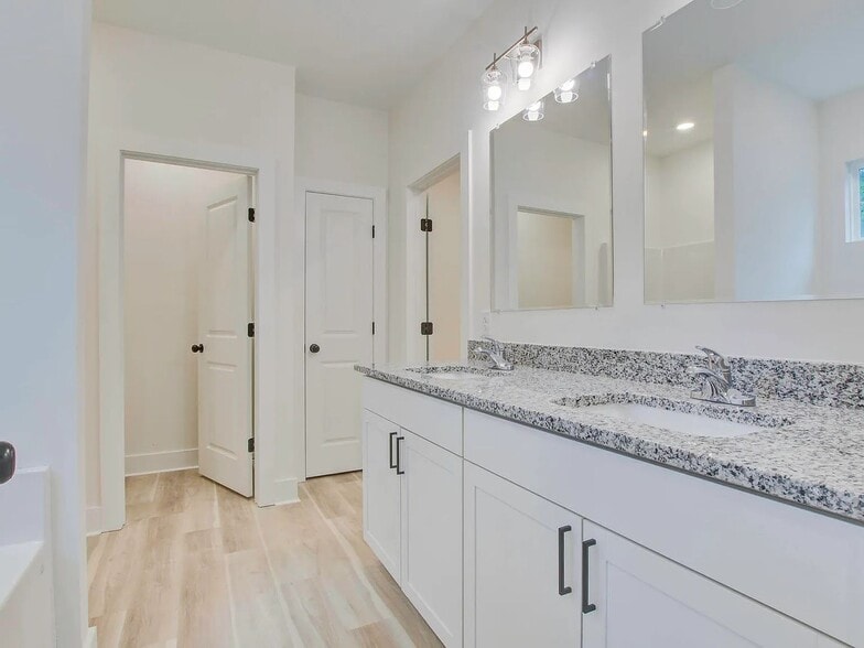 Building Photo - 8705 Jenny Lind St