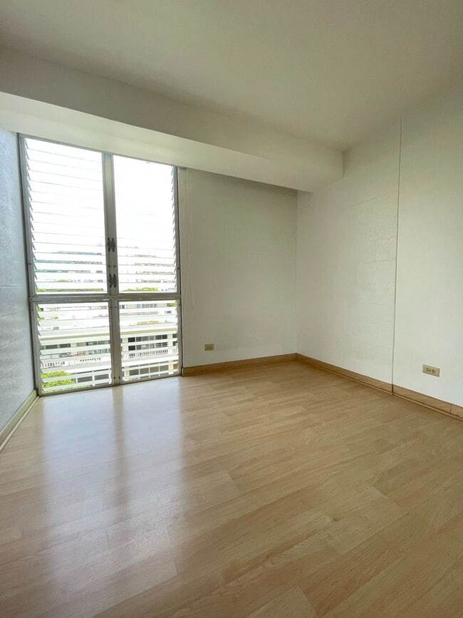 Building Photo - 1603