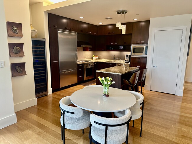 kitchen & dining area - 1001 NW Lovejoy St