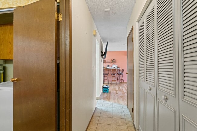 Building Photo - 3 Bedroom 1.5 Bath