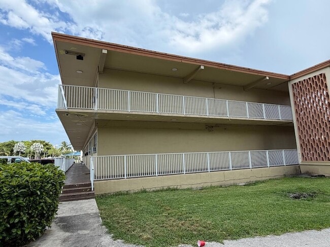 Building Photo - 26 Diplomat Pkwy