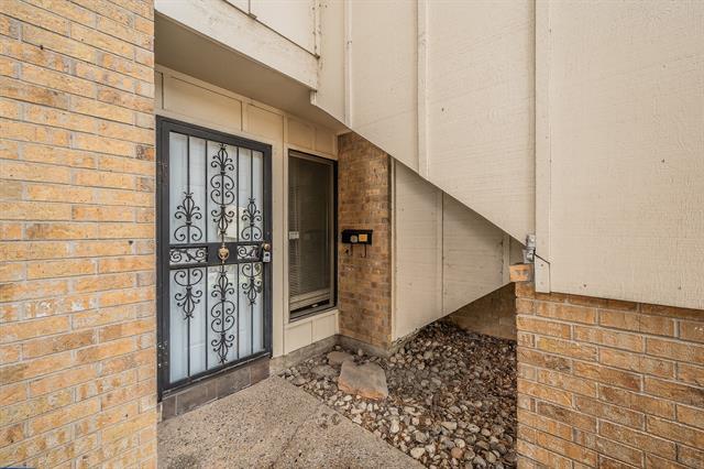 Building Photo - 3704 Hulen Park Dr