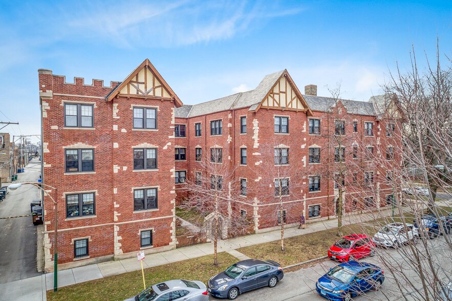 Building Photo - 1821 W Leland Ave