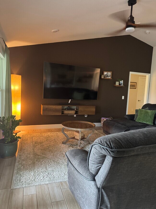 Building Photo - 83 Tucuman St