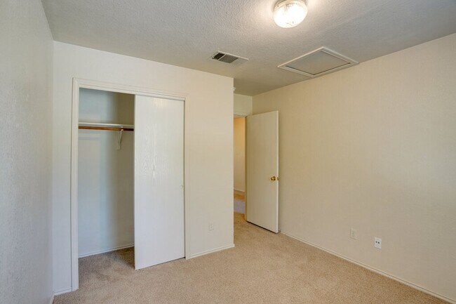 Building Photo - 17202 Ardisia Dr