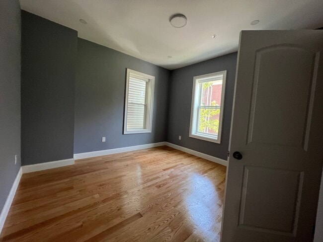 Building Photo - 4bed in Kendall Square