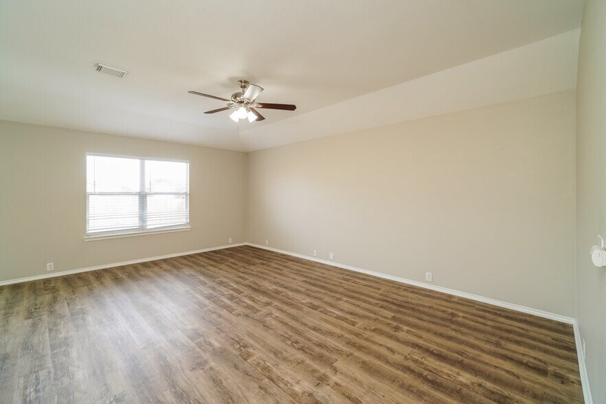 Building Photo - 15810 Brisbane Dr