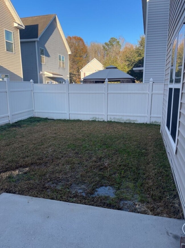 Building Photo - 105 Summer Hill Way