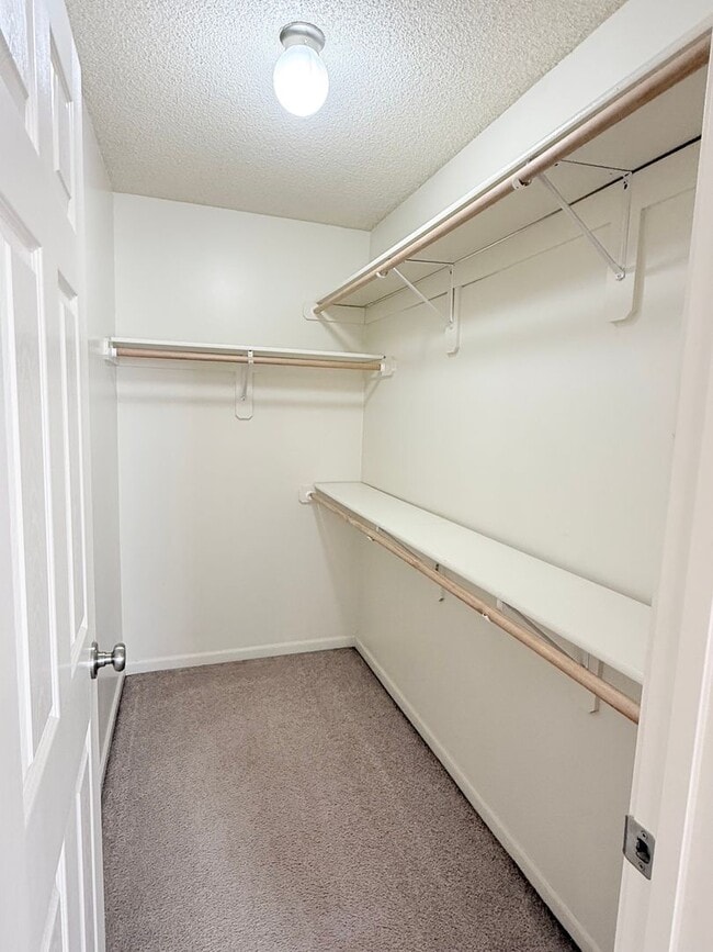 Building Photo - Great Townhome!