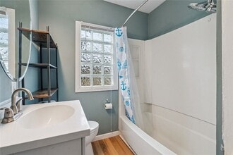 Building Photo - 632 34th St SE