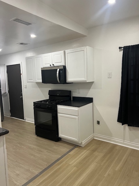 Spacious kitchen w gas range and granite countertop - 3793 S Centinela Ave