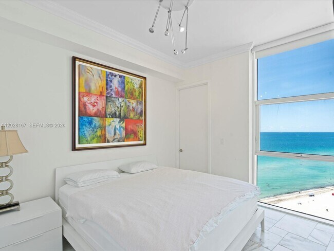 Building Photo - 18101 Collins Ave
