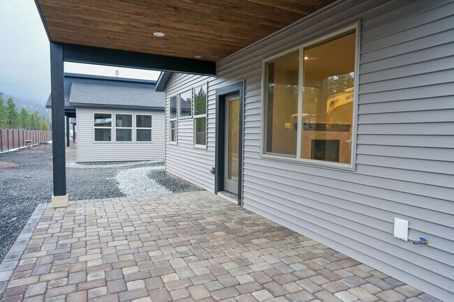 Building Photo - 14066 Rainier Loop