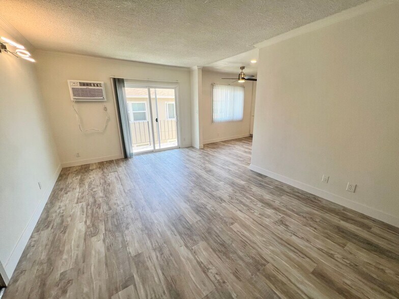 Building Photo - 3359 Mentone Ave