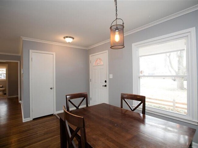 Building Photo - Brookside Bungalow!