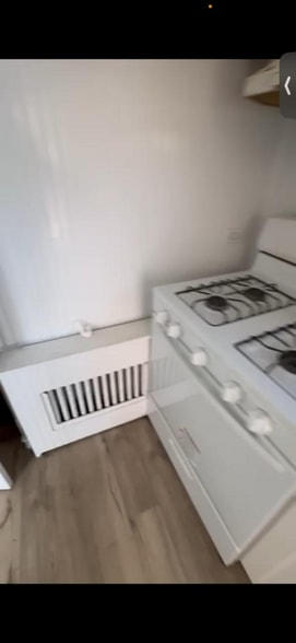 Building Photo - 111 Branchport Ave