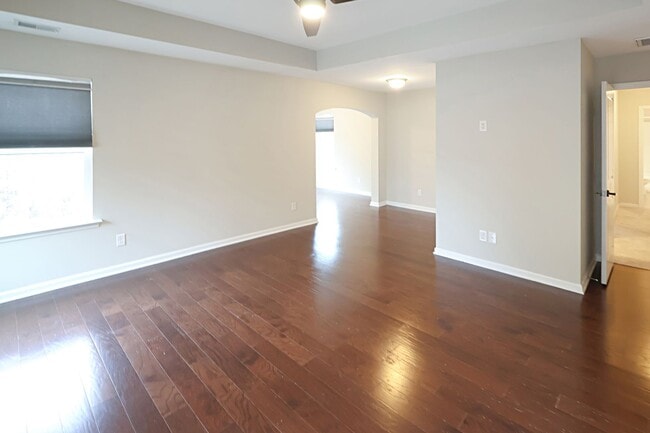 Building Photo - Stunning & Spacious 4 Bedroom Home in Highland Falls Community