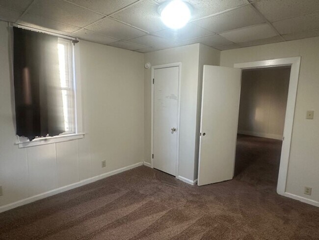 Building Photo - 132 S 5th Ave