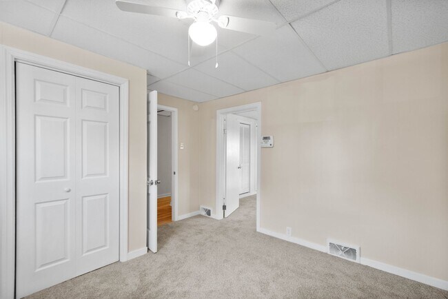 Building Photo - Gorgeous 2 bedroom in Pittsburgh available July 15!