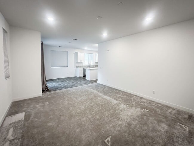 Building Photo - Beautiful Newer Construction,Townhome, 3 Bedroom / 2 Bathroom Home FOR RENT