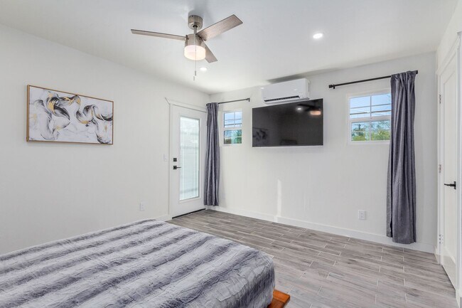 Building Photo - **COMING SOON!**Central- Charming 1 bd w/ ...