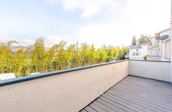 Building Photo - Utilities Paid! Modern Loft-Style Condo wi...