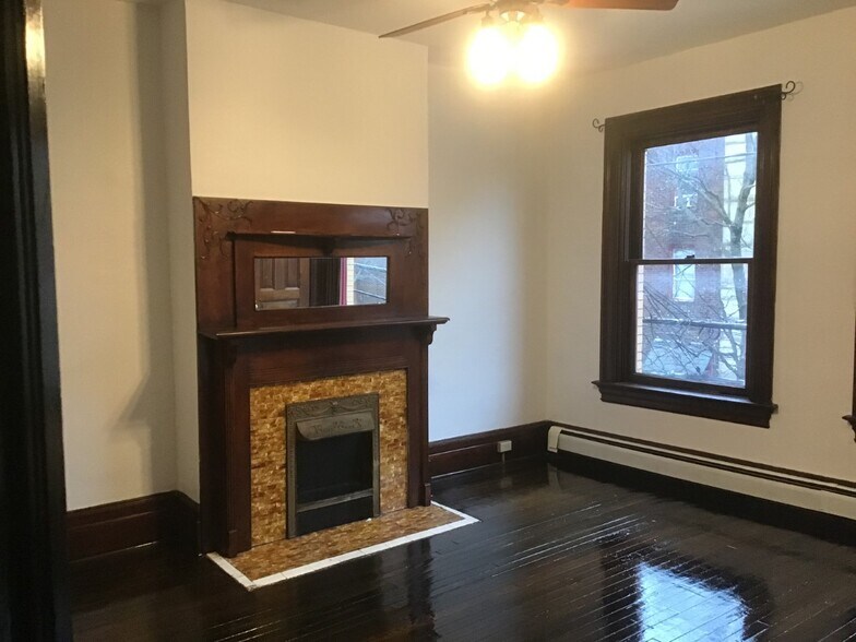 Living room - 601 Lockhart St