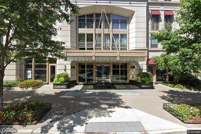 Building Photo - 888 N Quincy St