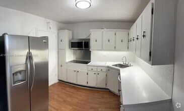Building Photo - 2 bedroom in Aventura FL 33160