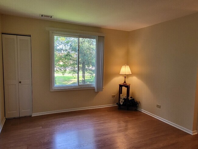 Building Photo - 7510 Farmingdale Dr