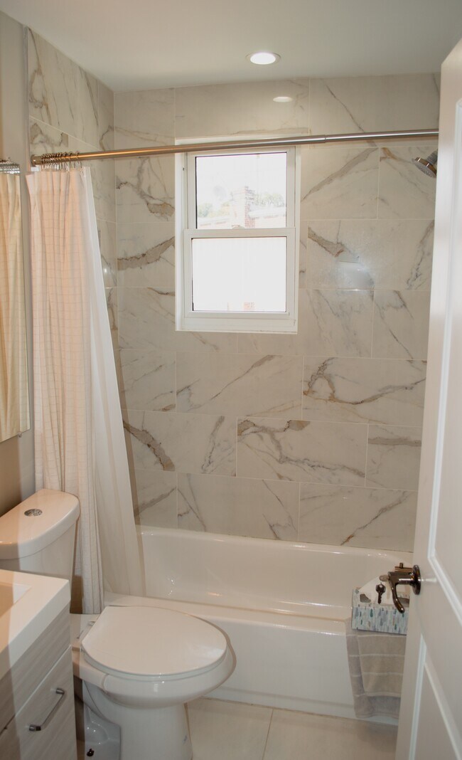 Building Photo - 536 Riggs Rd NE