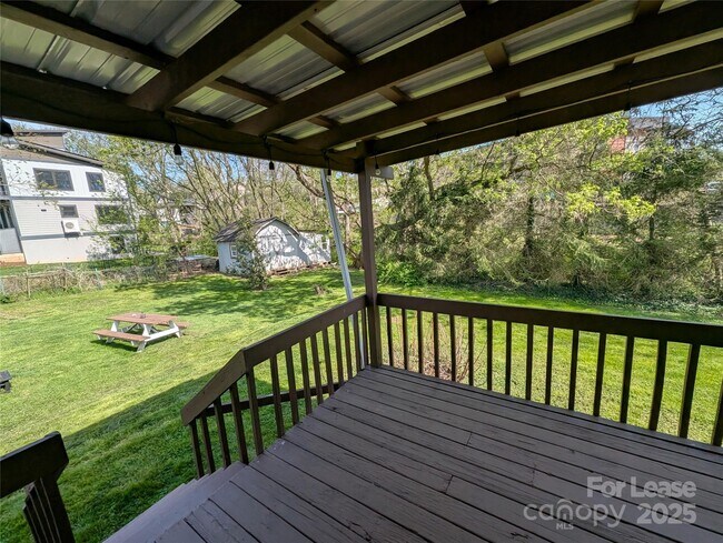 Building Photo - 25.5 Woodrow Ave