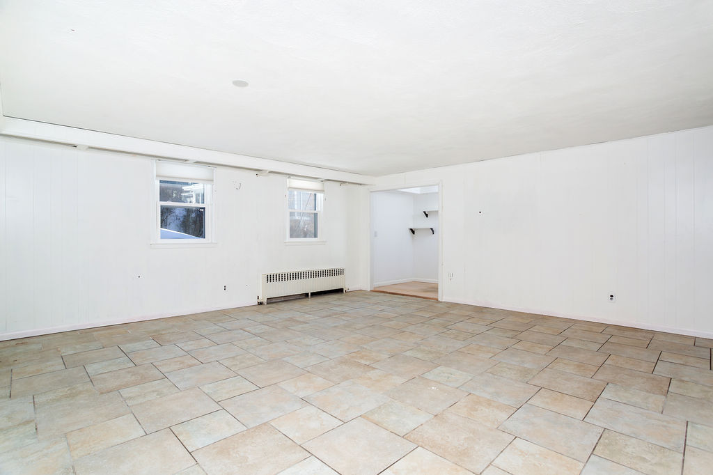 Building Photo - 198 Valley Rd