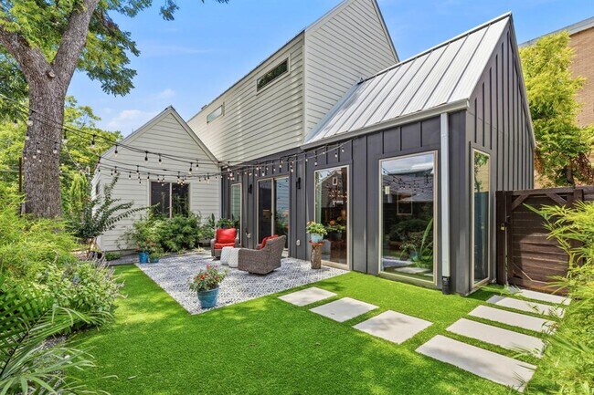 Building Photo - 1000 Ellingson Ln