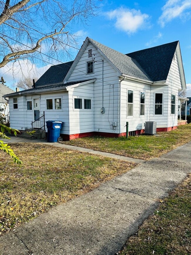 Building Photo - Updated 2-Bedroom Home with Modern Upgrade...