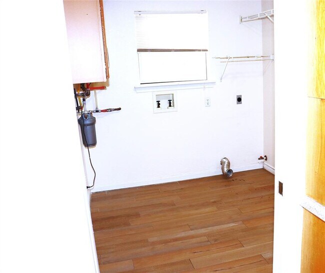 Building Photo - 211 Fox Crossing