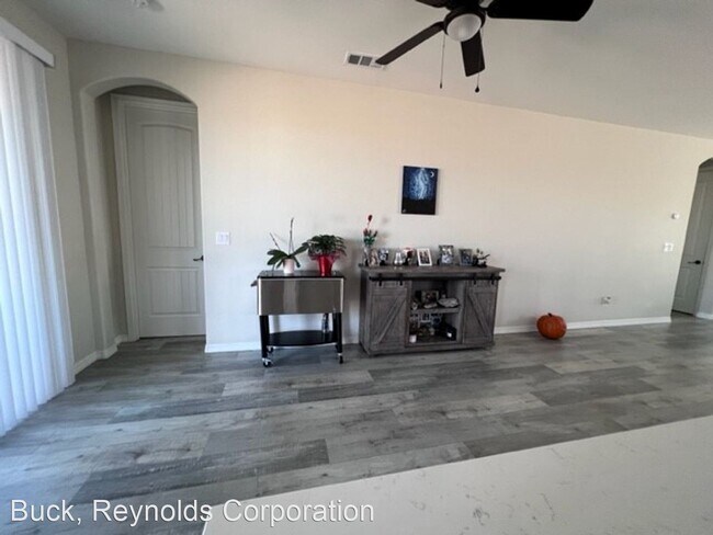 Building Photo - 3 br, 2 bath House - 2677 Kingman Dr.