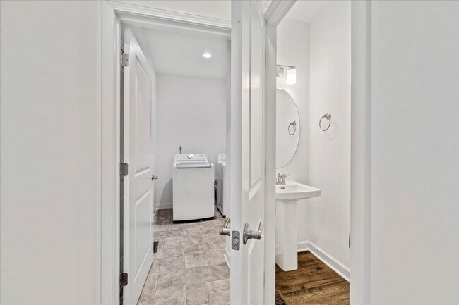 Building Photo - Spacious Home in Westhill Community - Rent...