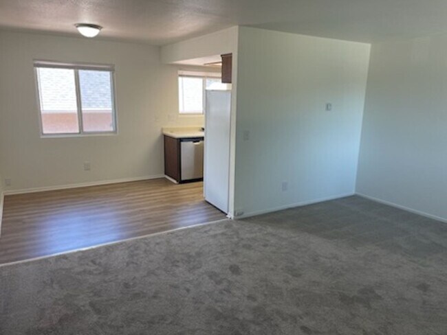 Building Photo - 545 Fein Ave