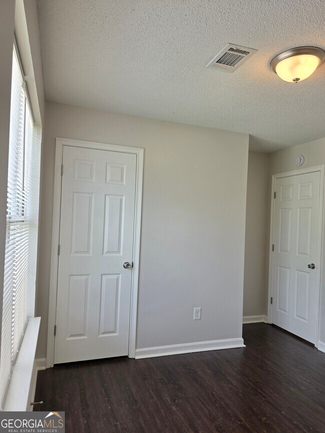 Building Photo - 1504 Cain Ct