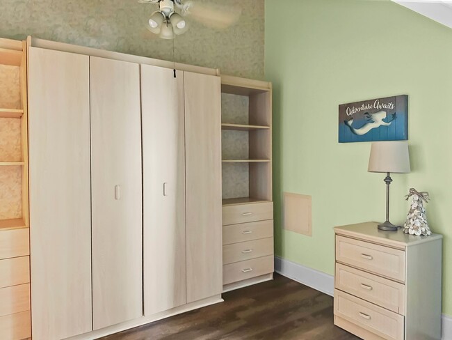 Building Photo - Amazing 3-Bed Condo with HUGE porch on the...
