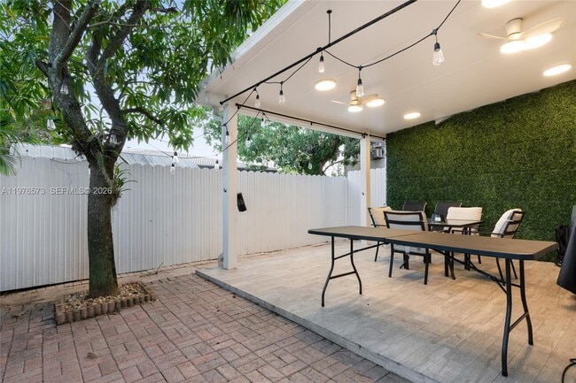 Building Photo - 1620 SW 19th St